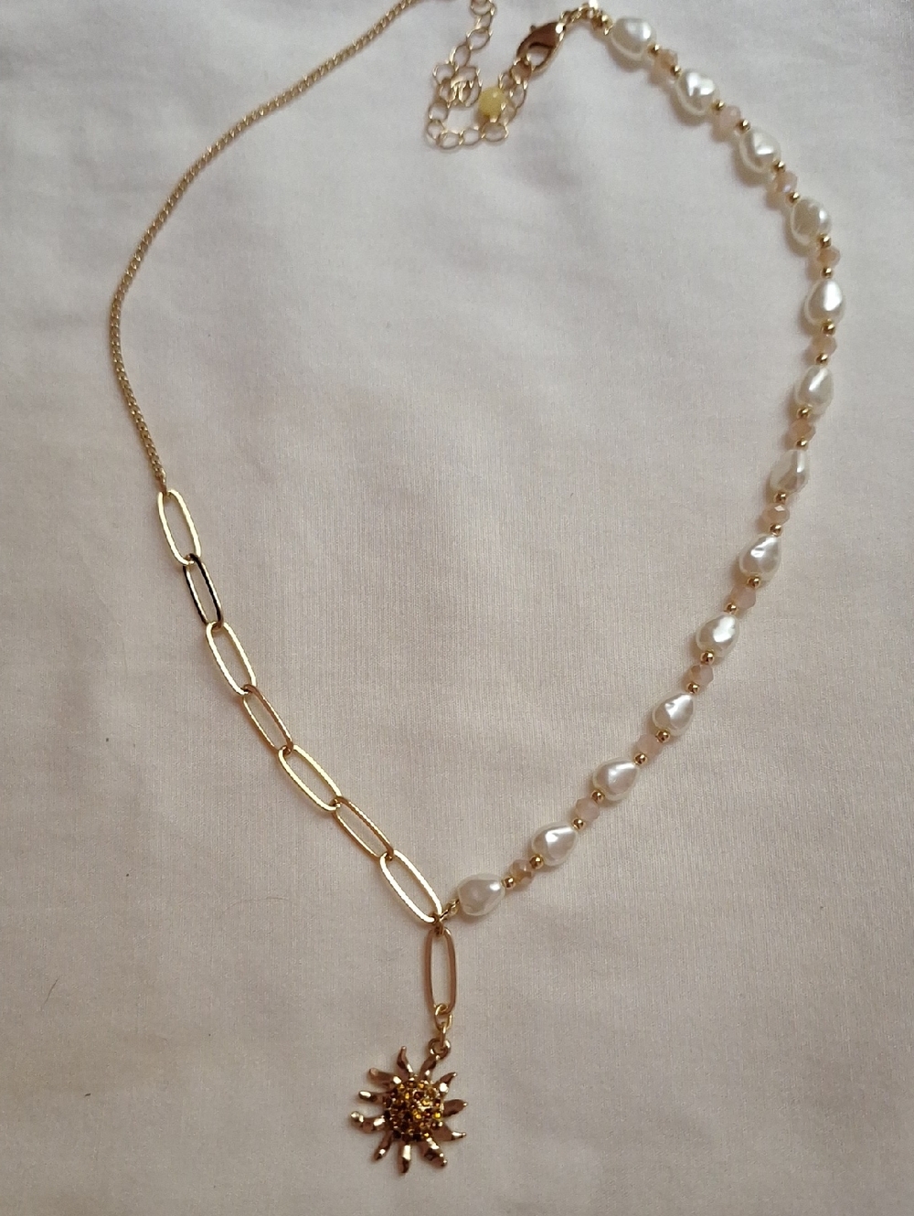 Avon Bloom & Glow Pearly Necklace